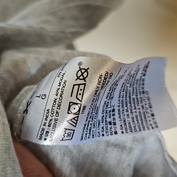 EUC Banana Republic Heather Gray Lightweight Tank with Embroidered Neck Detail - Picture 5 of 5